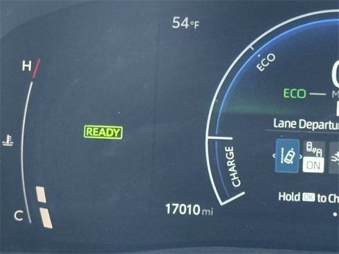 Used 2025 Toyota Camry LE image 16