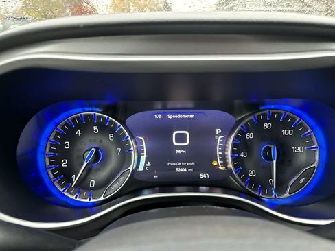 Certified 2024 Chrysler Pacifica Touring-L image 13