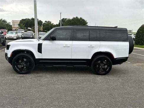 New 2025 Land Rover Defender 130 X-Dynamic SE image 2