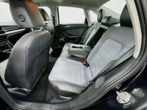 Used 2025 Volkswagen Jetta SE FWD image 27