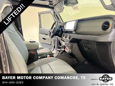 Used 2025 Jeep Gladiator Mojave AWD/4WD image 26
