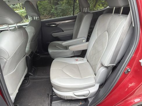 Used 2022 Toyota Highlander Platinum AWD/4WD image 27