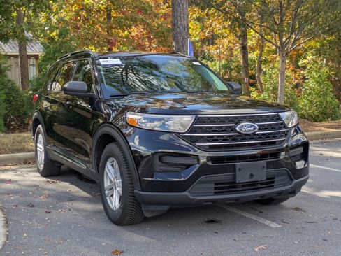 Certified 2021 Ford Explorer XLT image 2