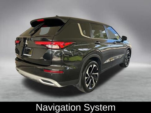 Used 2023 Mitsubishi Outlander SE FWD image 3