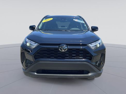 Used 2025 Toyota RAV4 XLE AWD/4WD image 12