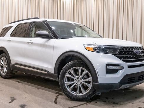 Used 2021 Ford Explorer XLT w/ Equipment Group 202A image 2