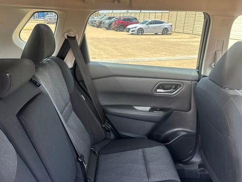 Used 2025 Nissan Rogue SV AWD/4WD image 32