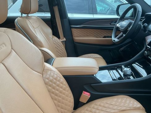 Used 2022 Jeep Grand Cherokee Summit w/ Luxury Tech Group V image 11