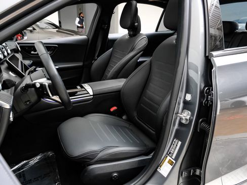 Used 2025 Mercedes-Benz C 300 4MATIC Sedan image 31