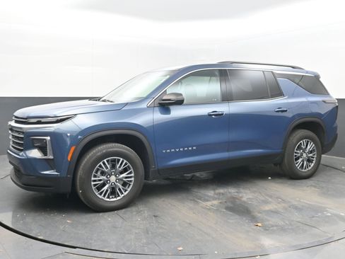 Used 2025 Chevrolet Traverse LT image 5