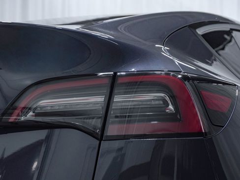 Used 2021 Tesla Model Y Long Range image 14