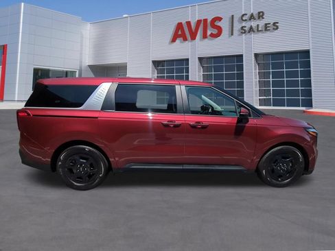Used 2025 Kia Carnival FWD image 5