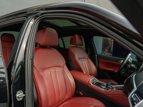 Used 2022 BMW X6 M50i w/ Premium Package image 12