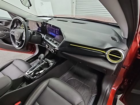 Used 2024 Chevrolet Trax ACTIV w/ Driver Confidence Package image 35