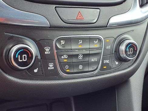 Used 2021 Chevrolet Equinox LT FWD image 12