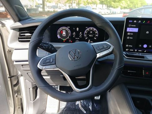 New 2026 Volkswagen Tiguan SE R-Line FWD image 14
