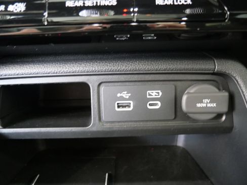 Used 2025 Honda Pilot Black Edition image 24