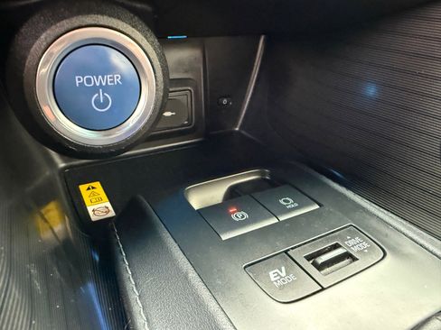 Used 2021 Toyota Venza XLE image 25