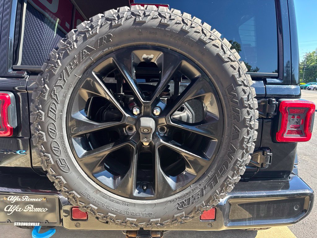 Used 2021 Jeep Wrangler Unlimited Sahara AWD/4WD image 27