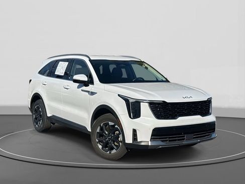 Used 2024 Kia Sorento S AWD/4WD image 1