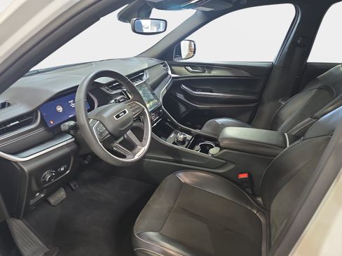 Used 2023 Jeep Grand Cherokee L Laredo AWD/4WD image 13