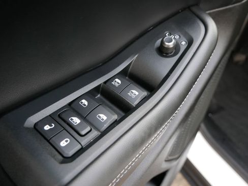 Used 2024 Jeep Grand Cherokee L Limited w/ Luxury Tech Group II image 16