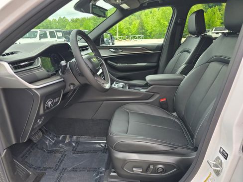New 2026 Jeep Grand Cherokee Limited AWD/4WD image 4