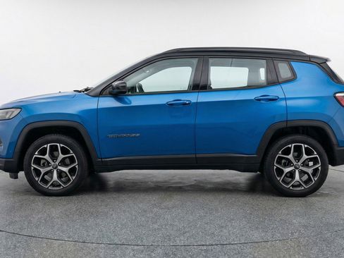 Used 2025 Jeep Compass Limited AWD/4WD image 5