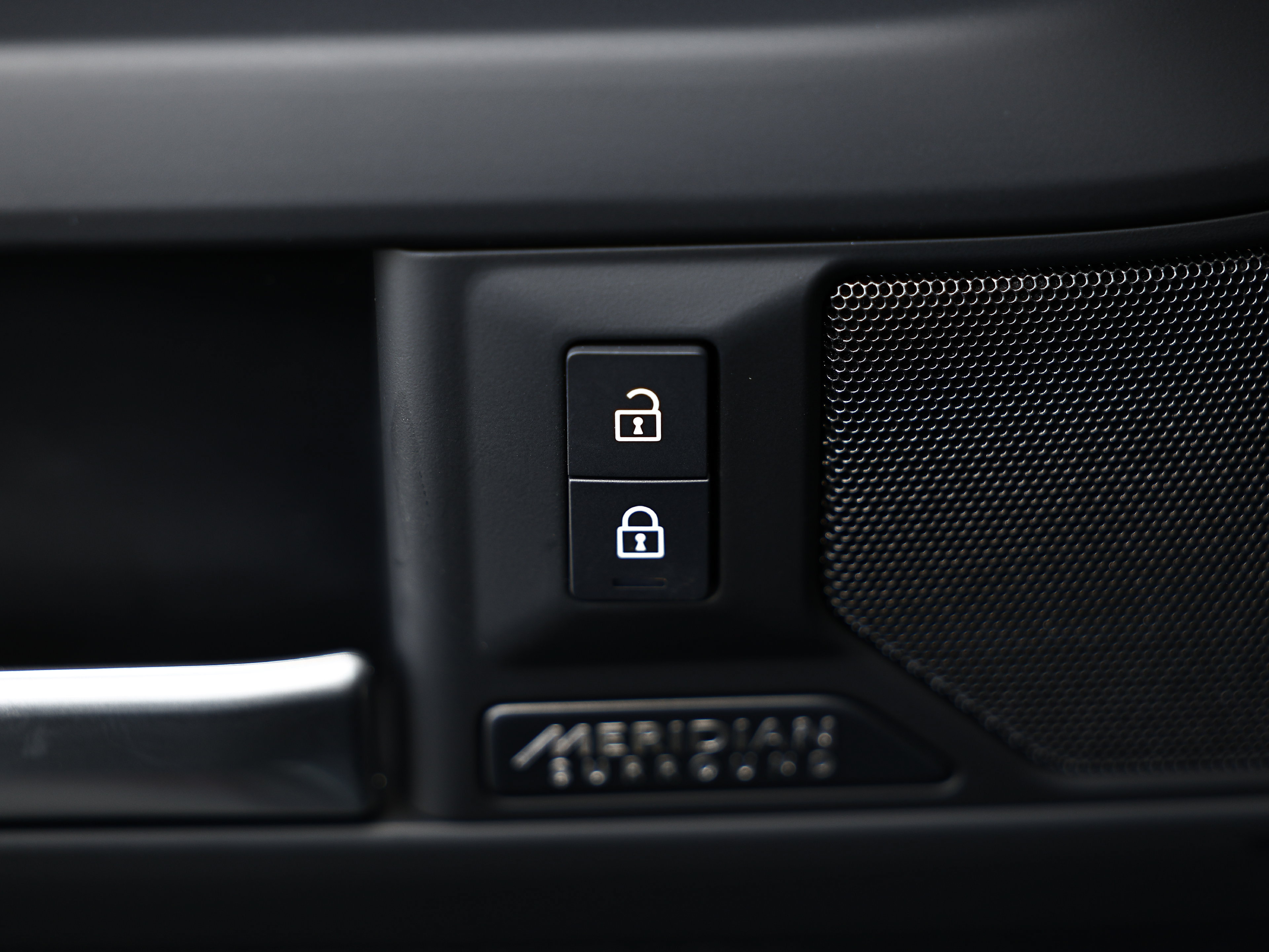 New 2026 Land Rover Defender 110 AWD/4WD image 22