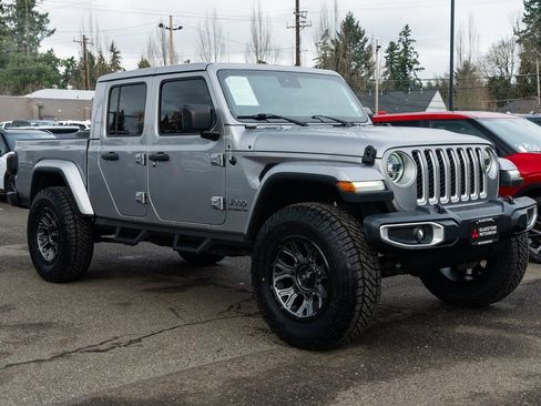 Used 2020 Jeep Gladiator Overland image 1