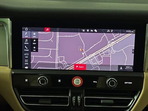 Certified 2025 Porsche Macan image 20