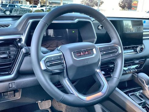 New 2026 GMC Canyon Elevation w/ LPO, Black Badging Package RWD image 19