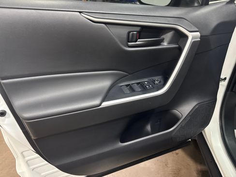 Used 2025 Toyota RAV4 LE AWD/4WD image 14