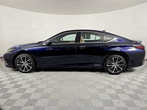 Certified 2022 Lexus ES 300h w/ Premium Package image 9