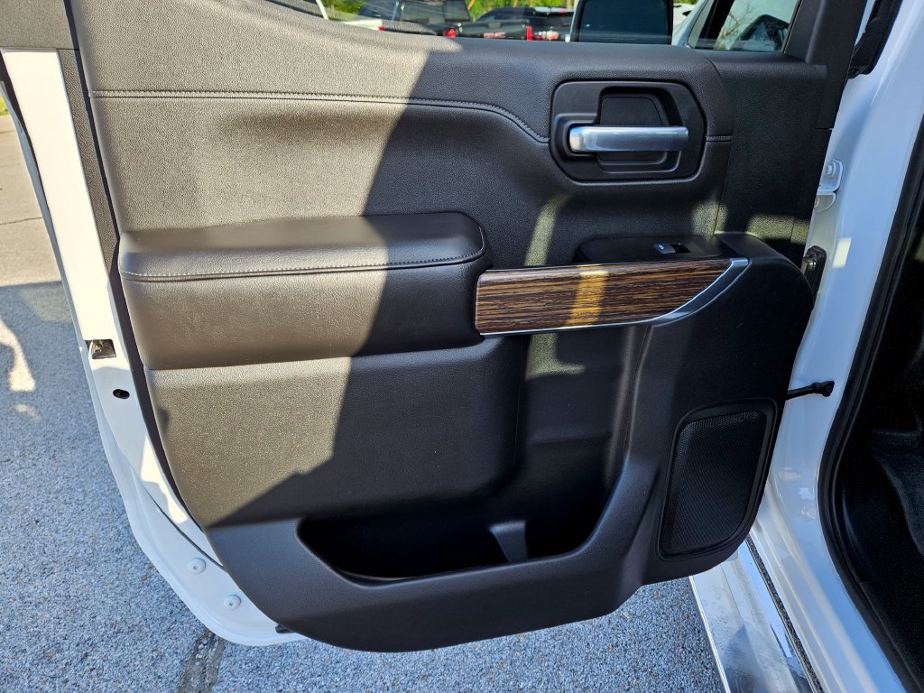 Used 2019 Chevrolet Silverado 1500 High Country w/ Technology Package AWD/4WD image 25