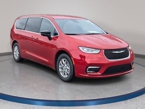 New 2026 Chrysler Pacifica Select image 3