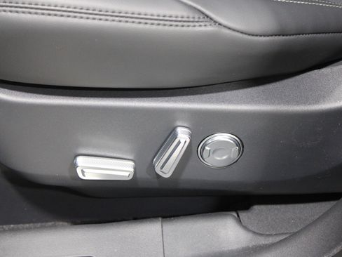 Used 2025 Lincoln Nautilus Premier AWD/4WD image 4