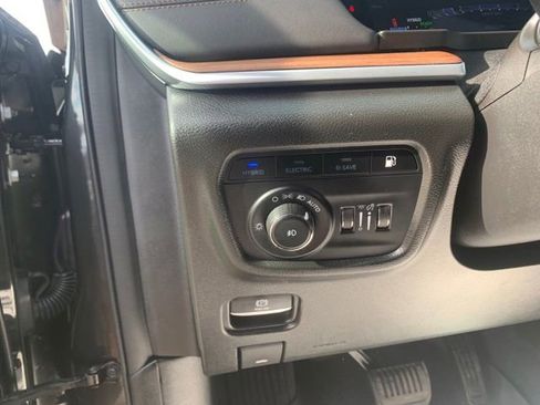 Used 2023 Jeep Grand Cherokee Summit w/ Advanced Protech Group IV AWD/4WD image 12
