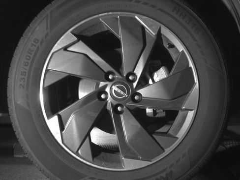 Used 2025 Nissan Rogue SV AWD/4WD image 26