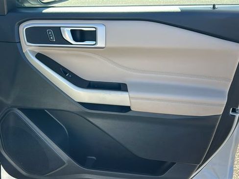 Certified 2022 Ford Explorer XLT RWD image 10