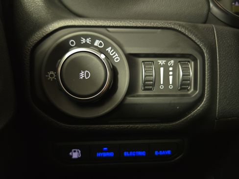 Used 2021 Jeep Wrangler Unlimited Sahara w/ Dual Top Group AWD/4WD image 26