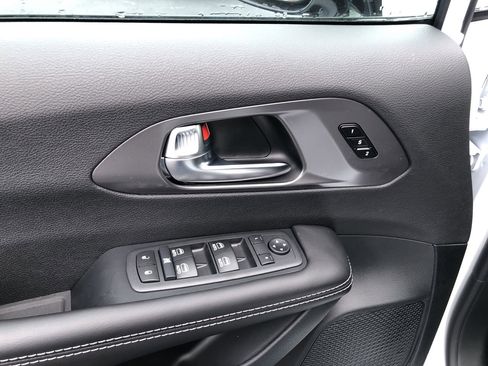 New 2026 Chrysler Pacifica Select image 22