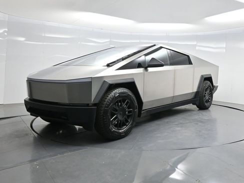 Used 2024 Tesla Cybertruck AWD Crew Cab image 30