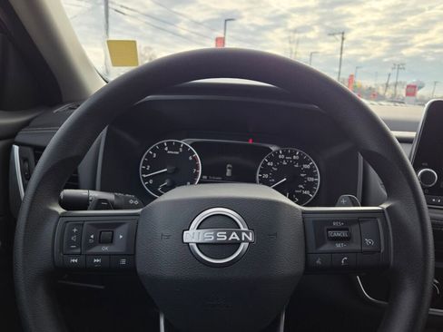 Used 2025 Nissan Rogue S image 30