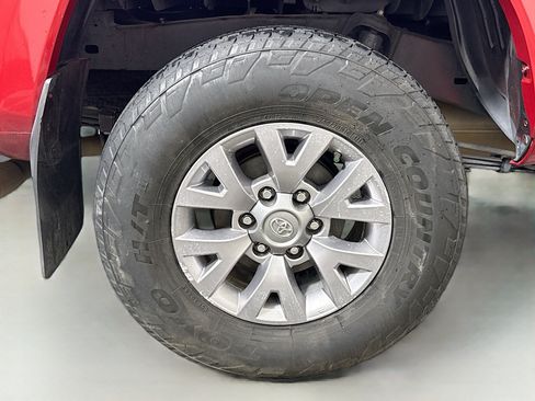 Used 2017 Toyota Tacoma SR5 w/ Tow Package RWD image 32