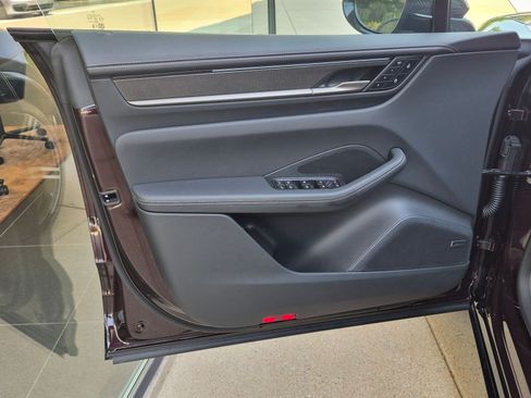 Certified 2025 Porsche Macan Turbo Electric AWD/4WD image 13