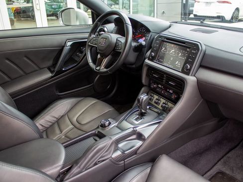 Used 2020 Nissan GT-R Premium w/ Premium Interior Package AWD/4WD image 13