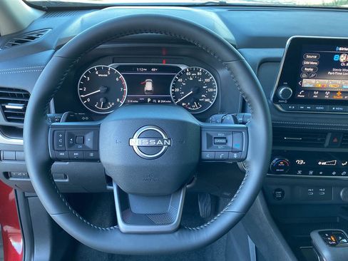 Certified 2025 Nissan Rogue SV image 33