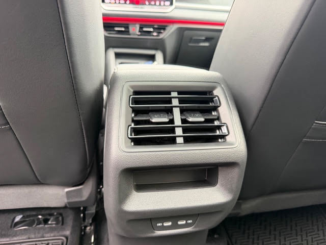 New 2026 Volkswagen Tiguan SE R-Line AWD/4WD image 18