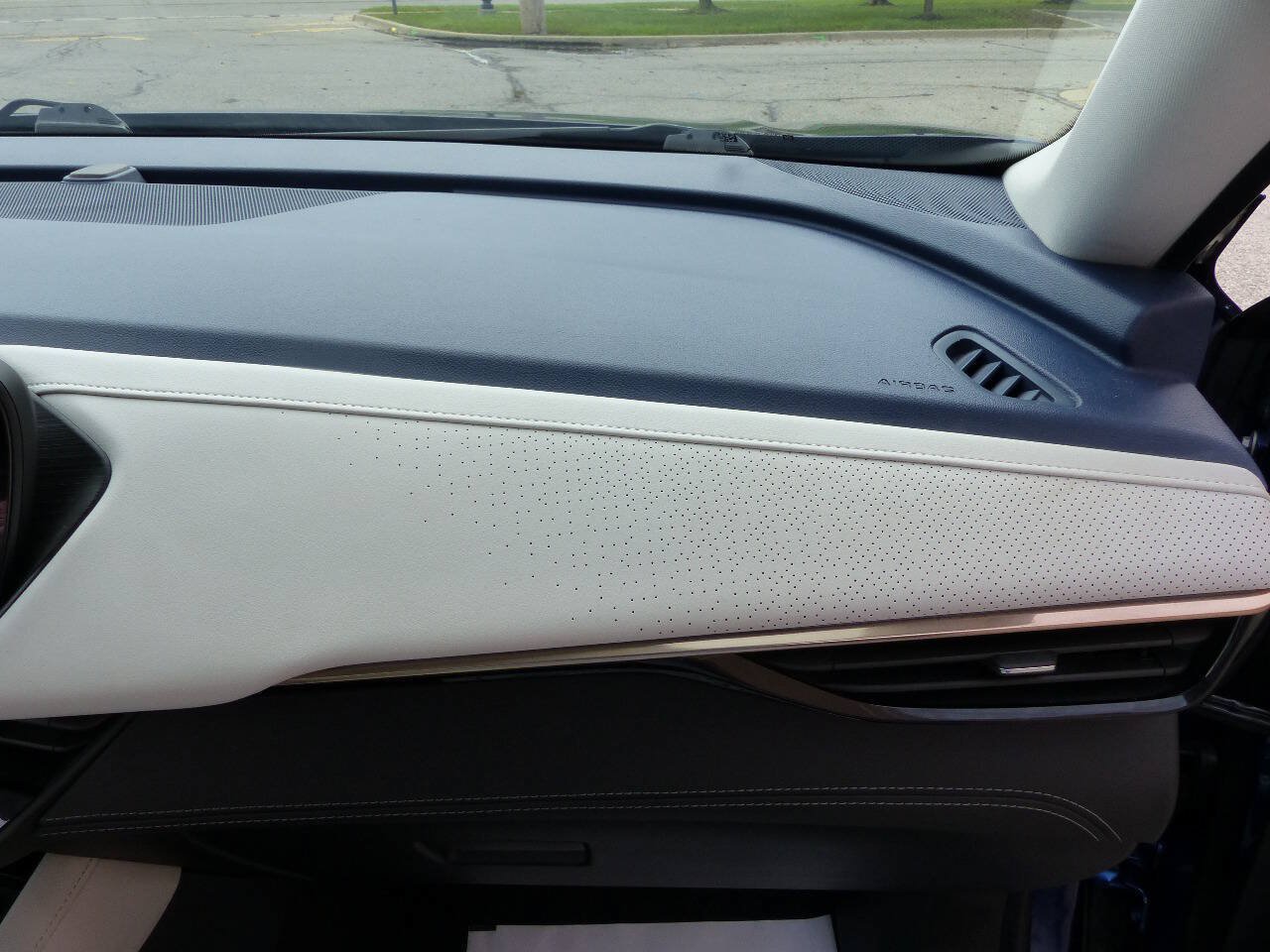 Used 2025 Buick Envision Avenir AWD/4WD image 58